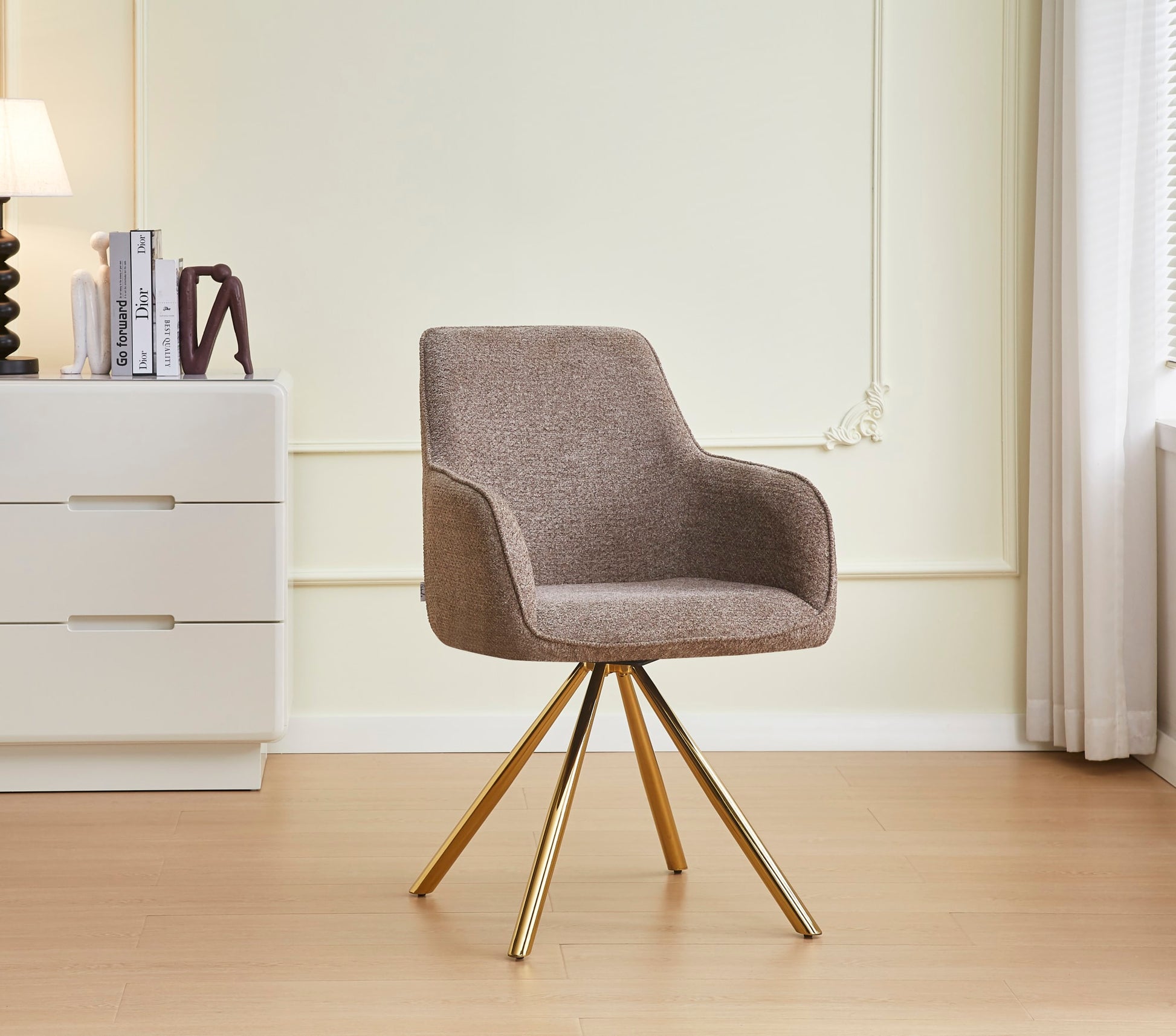 CHAISE AVEC ACCOUDOIR LOLA PIED GOLD TISSU TAUPE