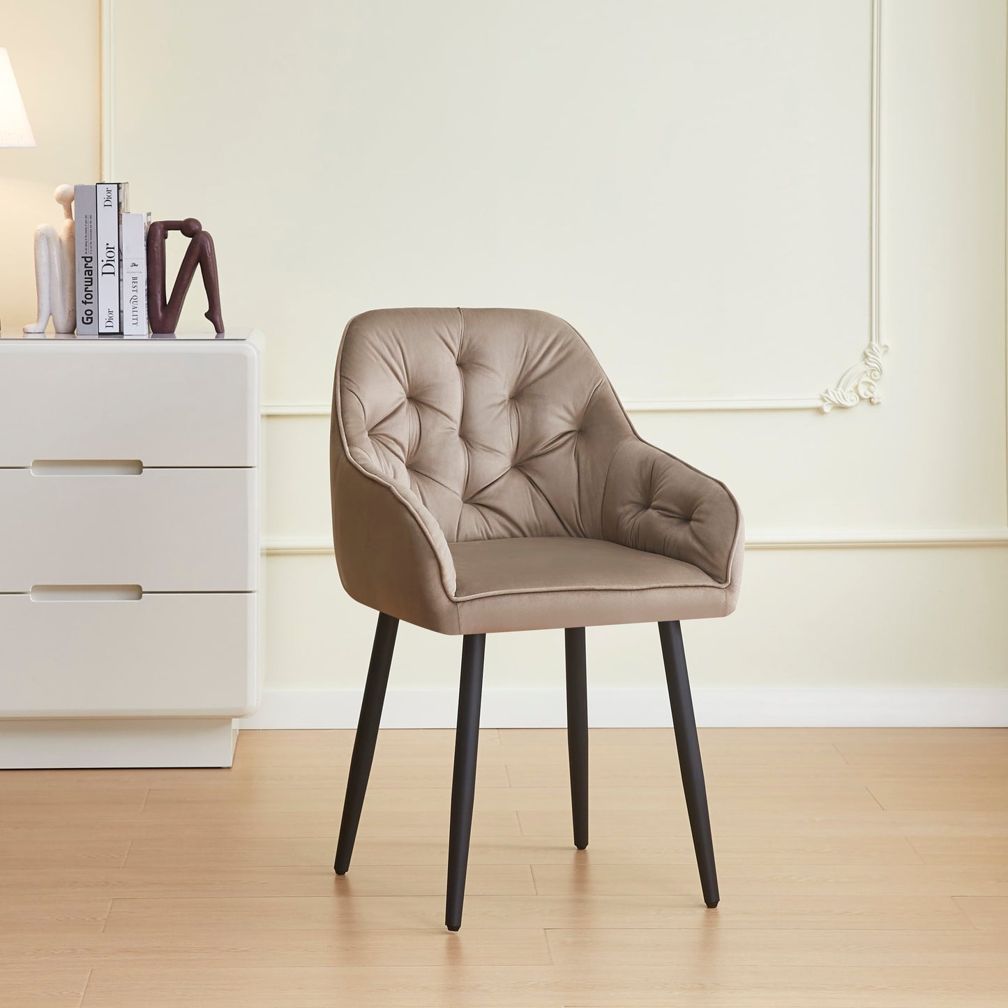 CHAISE AVEC ACCOUDOIR JADE PIEDS METAL NOIR VELOURS TAUPE