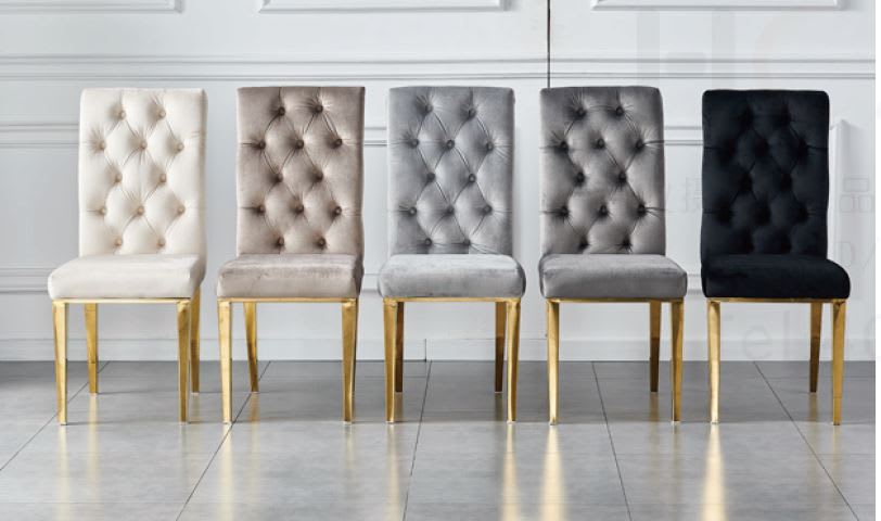CHAISE NEVADA CAPITONNE AVEC BOUTONS GOLD VELOURS NOIR