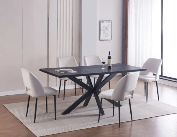 Table à manger en bois STELLA pieds en métal noir